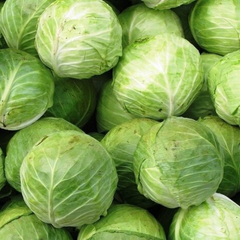 Дешеві овочі на ринку весною