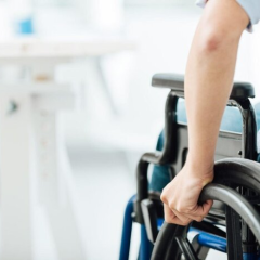 Украинский инвалид показывает медицинские документы