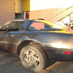 Chevrolet Corvette 80-х на смітнику