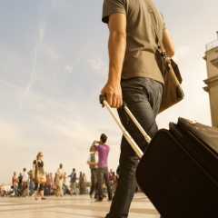 Молодь покидає Україну, кадрова криза