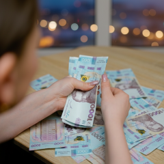 Зарплата та пошук роботи в Україні