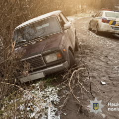 Злодій з викраденими автомобілями