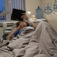 Подросток в наручниках в суде