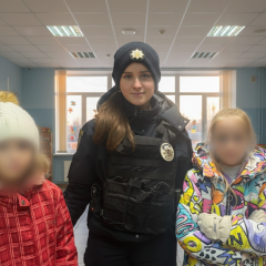 Дівчатка під наглядом поліції