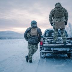 Военный отдыхает на пляже