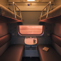 People in the train: rules for the lower berth