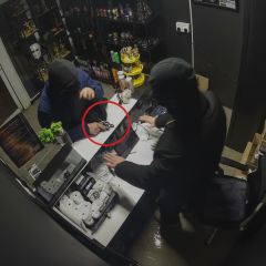 Задержание продавца и его знакомого