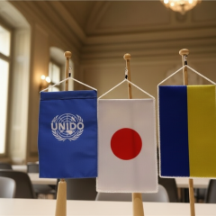 Логотип ЮНІДО та Прапор України