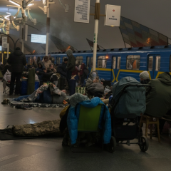 Розкладні стільці для станцій Київського метро