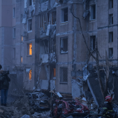 Маріуполь після чотирьох років: мільярди на папері, тисячі без житла та корупційні схеми