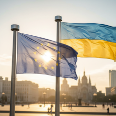 Прапори Європейського Союзу та України