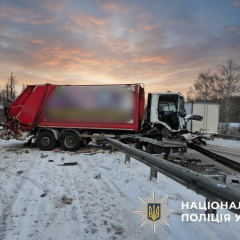 Авария с грузовиками на Киевщине: госпитализирована пассажирка, полиция начала расследование