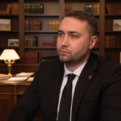Портрет Буданова та українського прапору