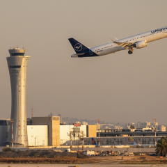 Lufthansa приостанавливает полеты в Израиль и на Ближний Восток: что делать пассажирам
