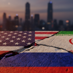 Логотип США та Росії на карті світу