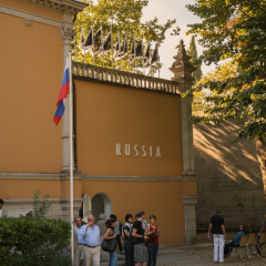 Єврокомісія загрожує Венеційській бієнале фінансовими санкціями через Росію