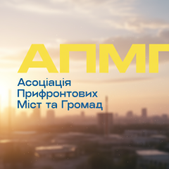 Пожилой мужчина с стетоскопом