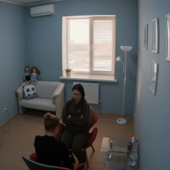 Винничина: воспитателю сообщили о подозрении в изнасиловании 13-летней падчерицы