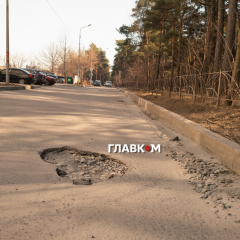 Repairing Ukrainian roads after winter