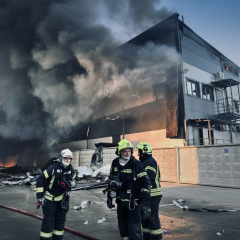 Пожар на складе ликвидировали: пострадал мужчина