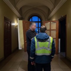 Иностранец получает вид на жительство