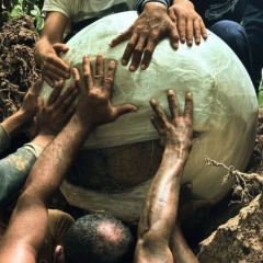 Giant urns with remains in the Amazon