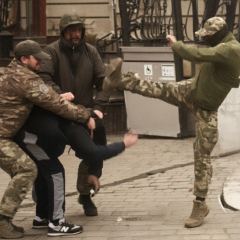 Подростки напали на военных ТЦК