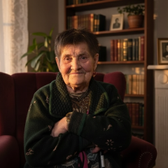 Эвакуация 81-летней женщины с телом сына