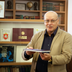 Директору музею в Криму оголосили підозру: він викрав тисячі експонатів з Херсона