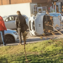 Автомобиль перевернулся в Киеве: полиция выясняет детали ДТП