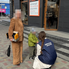 Затримана жінка, що продавала сина