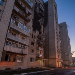 Будинок зруйнований дронами вночі