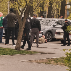 Чоловік зі зброєю у Бучі