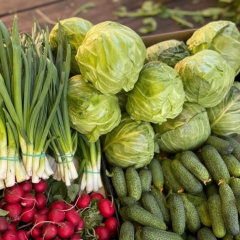 Продуктові ярмарки у Києві з соціальними наметами