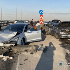 Тесла в аварії на Дарницькому мосту