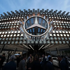 Автомобили Mercedes-Benz с отключенным дисплеем