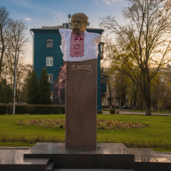 Monuments to Shevchenko and Bykov in Kramatorsk