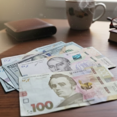 Курс долара та євро на 16 травня