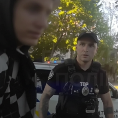 Мужчина с СШО нападает ножом на прохожих
