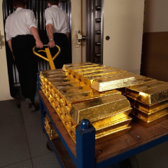 Russia sells gold due to falling revenues