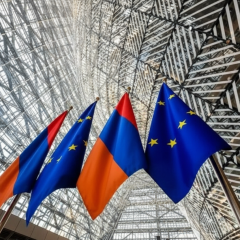 Russia threatens to review agreements with Armenia