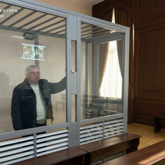 Полицейская машина и дом