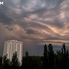 Літнє сонце на фоні неба