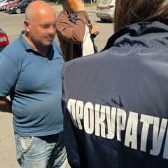Эксдепутат и его сын переправляют уклонистов