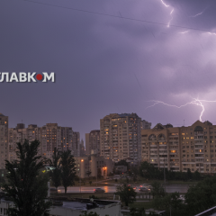 Небо над Киевщиной покрыли темные облака