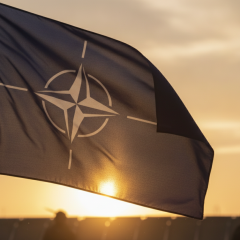 Логотип прапорів США та Європи