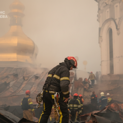 Fire extinguishing in Kyiv after attack
