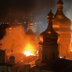 Пожар в соборе после ракетного удара