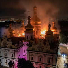 Более 10 дней установления крыши Успенского собора Лавры