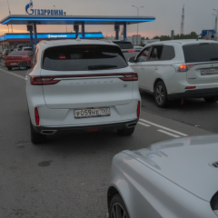 Колонна машин на Арбате